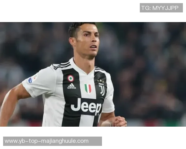 那不勒斯主席德劳伦蒂斯与利雅得胜利CEO合影展示C罗球衣引发热议