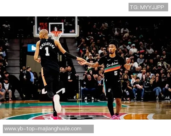 福克斯谈文班复出对球队的积极影响让我们打得更加轻松自如 福克斯谈文班复出对球队的积极影响让我们打得更加轻松自如